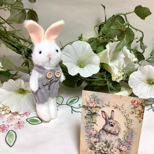 Petit lapin blanc décoration pâques 