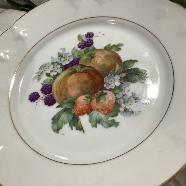 Assiettes a dessert faïence fruits L A V France vintage