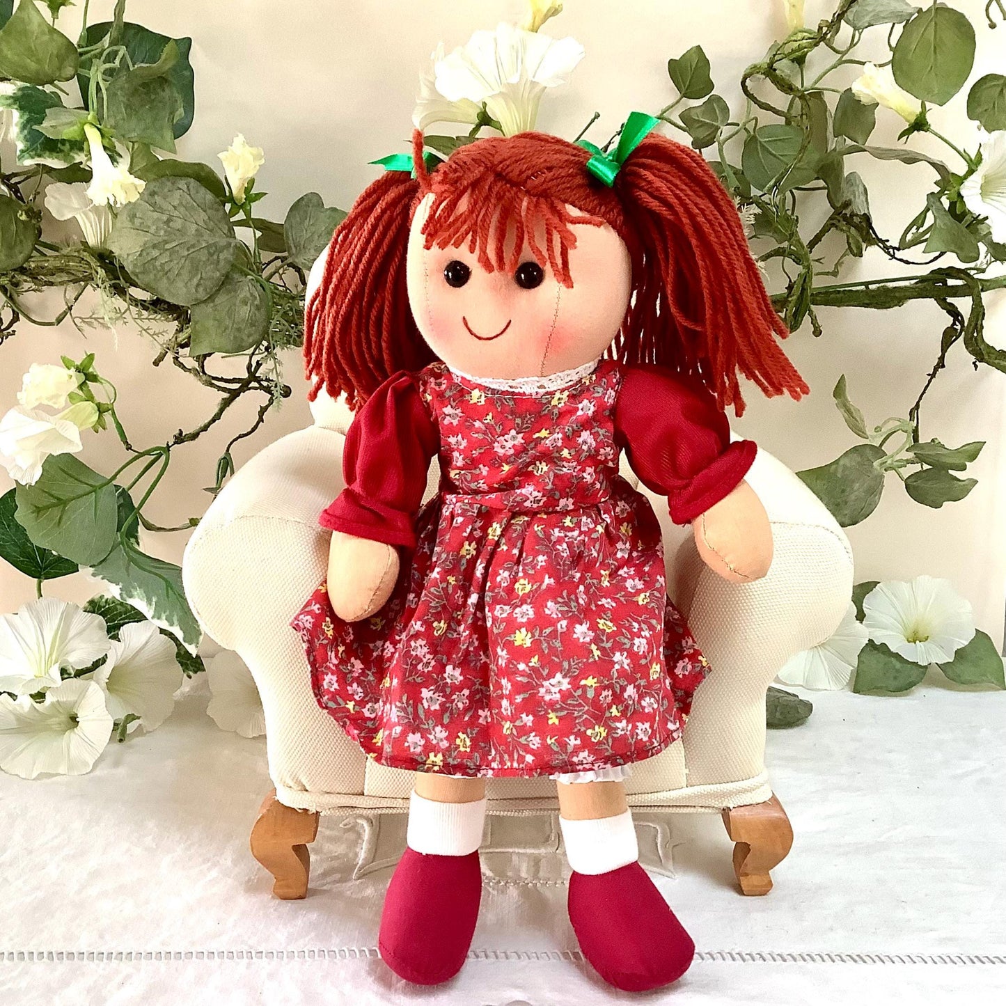 Poupée de chiffon tissu robe rouge modèle lili ht 30 cm