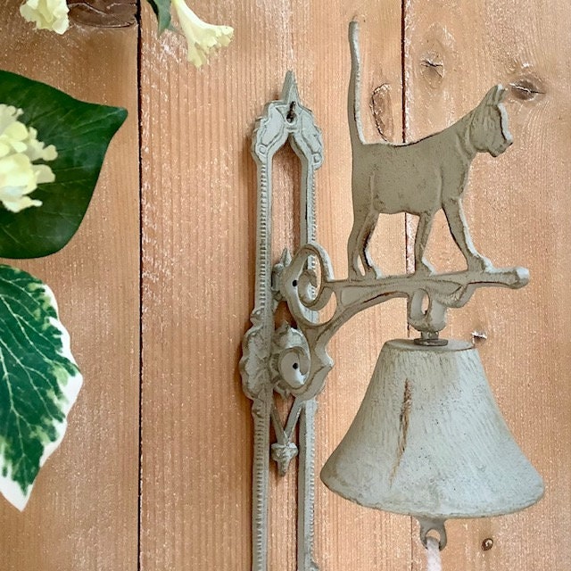 Cloche de porte chat fonte patinée gris vintage