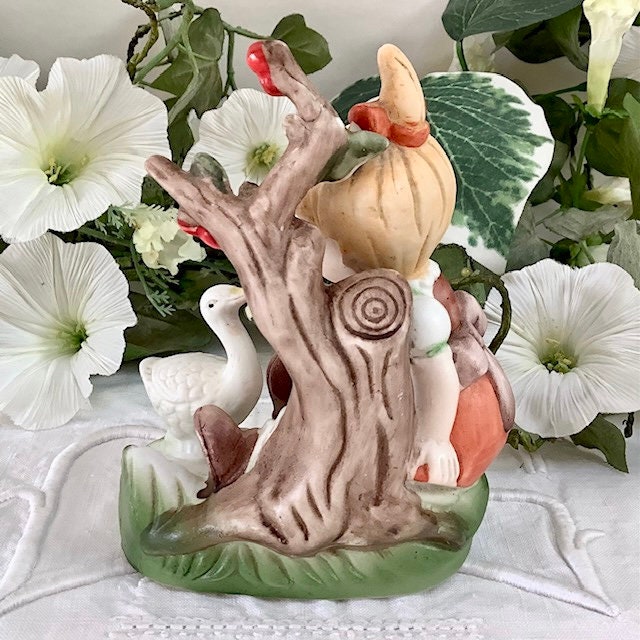 Figurine petite fille oie porcelaine ht 12 cm vintage