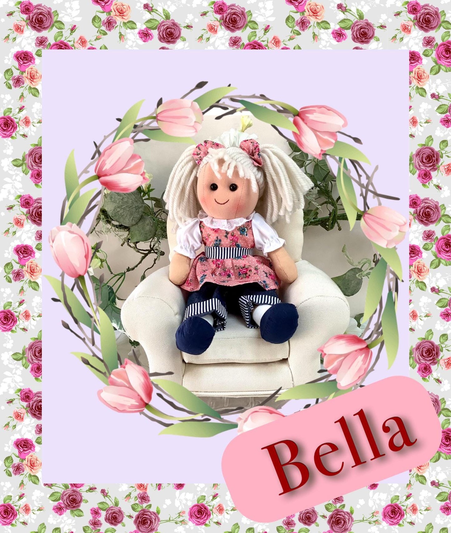  Détail blouse rose motifs fleuris poupée chiffon Bella, jouet tissu enfant 30 cm