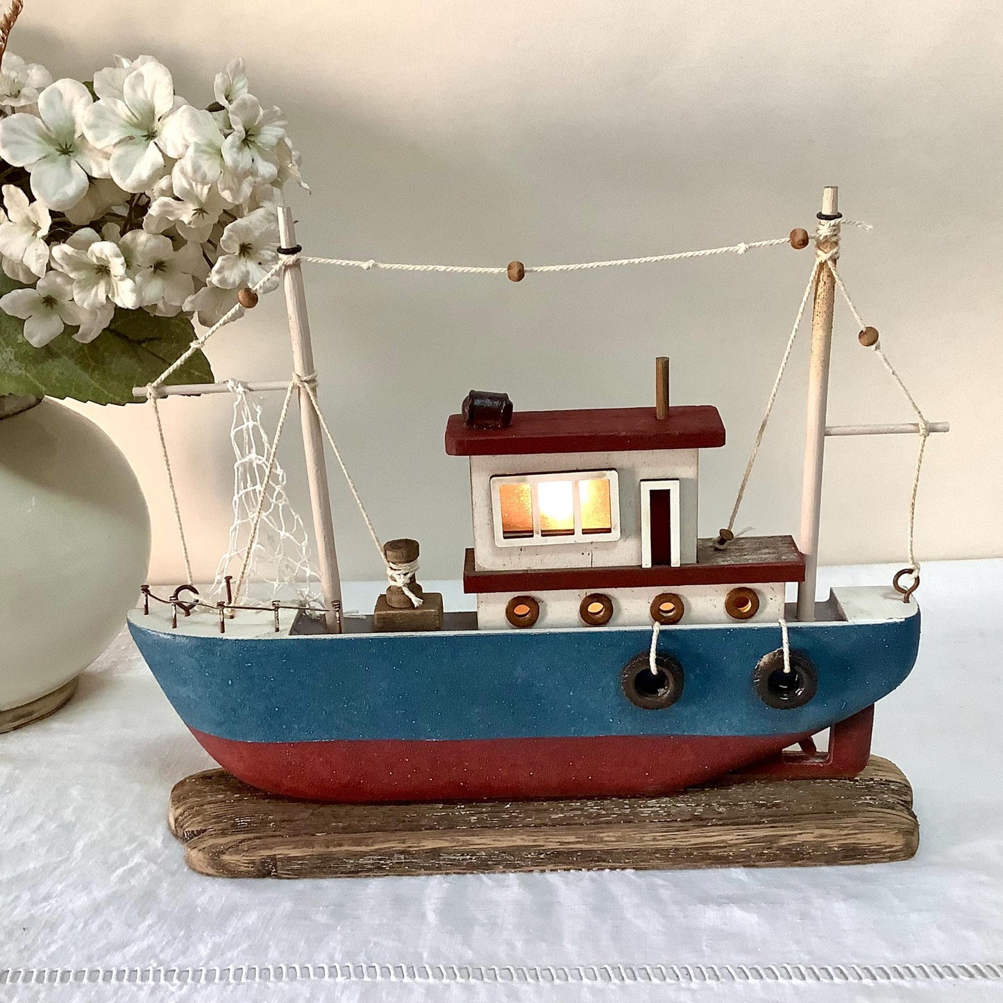 Bateau de pêche bois avec led décoration marine ht 21.5 cm