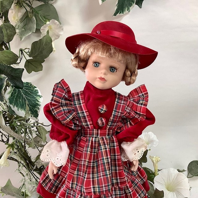 Poupée de collection porcelaine robe velours rouge ht 38 cm vintage