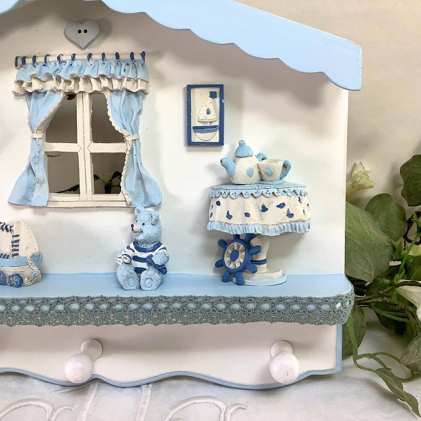 Porte manteaux enfant bleu résine bois vintage ht 24.5 cm