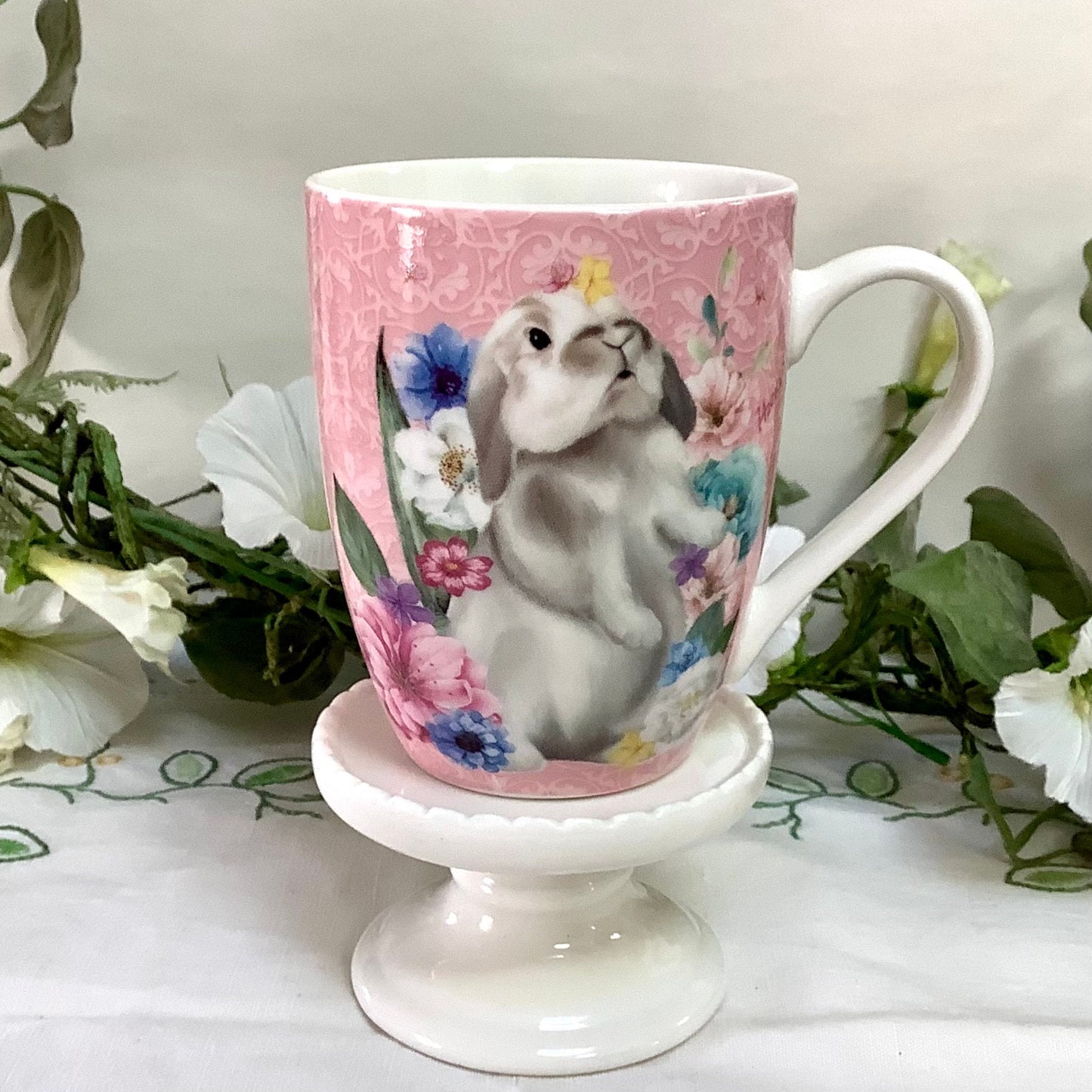 Mug porcelaine rose lapin ht 10 cm
