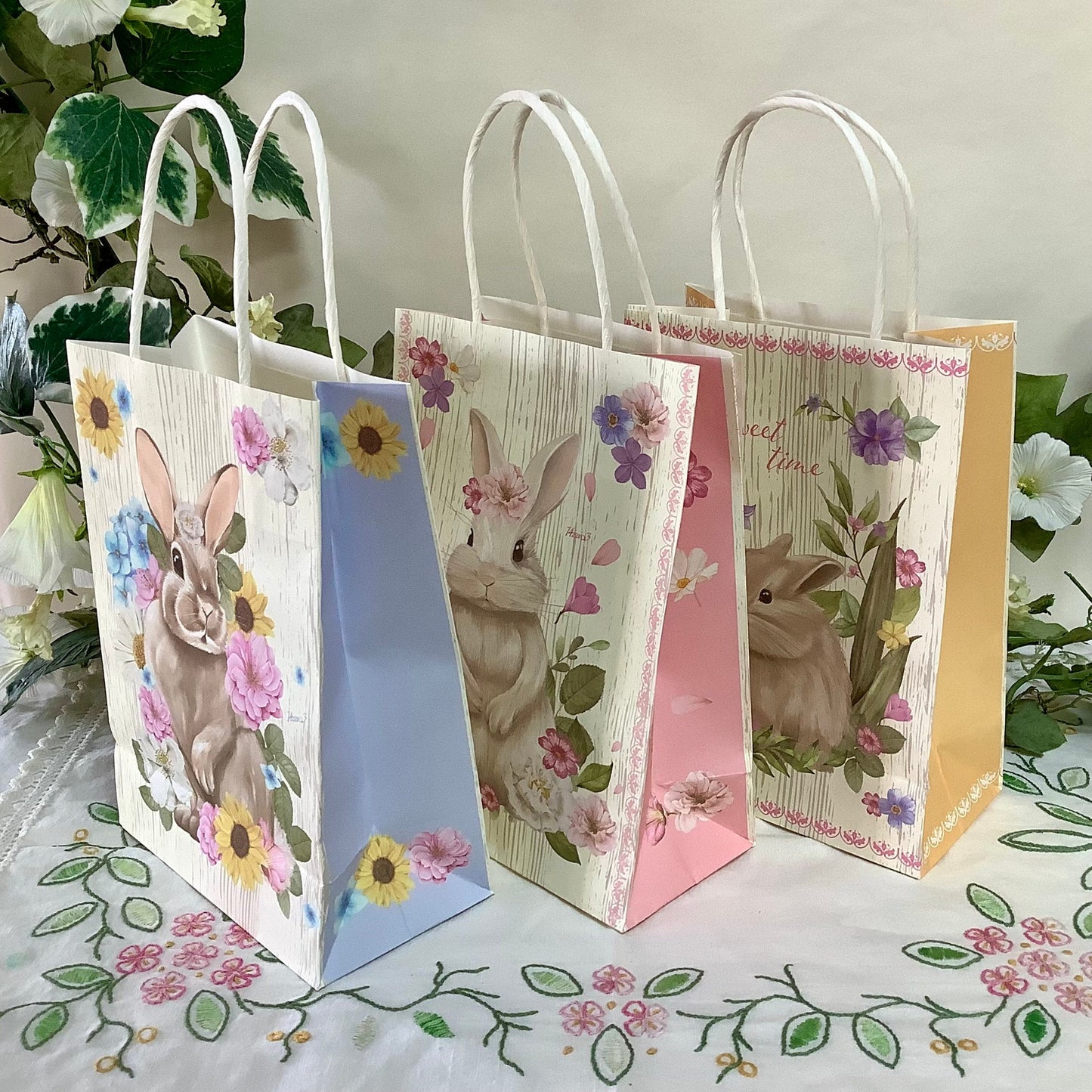 Sachets anses papier x 3 motif lapin ht 21 cm