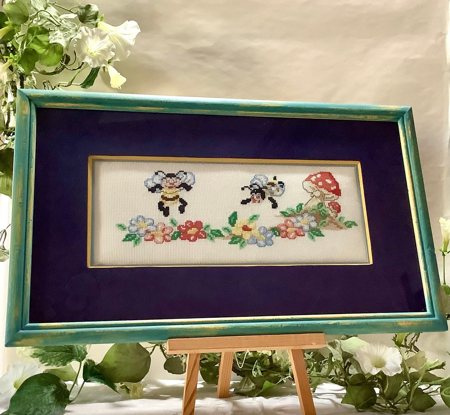 Tableau broderie enfant abeilles vintage 47 cm x 28 cm