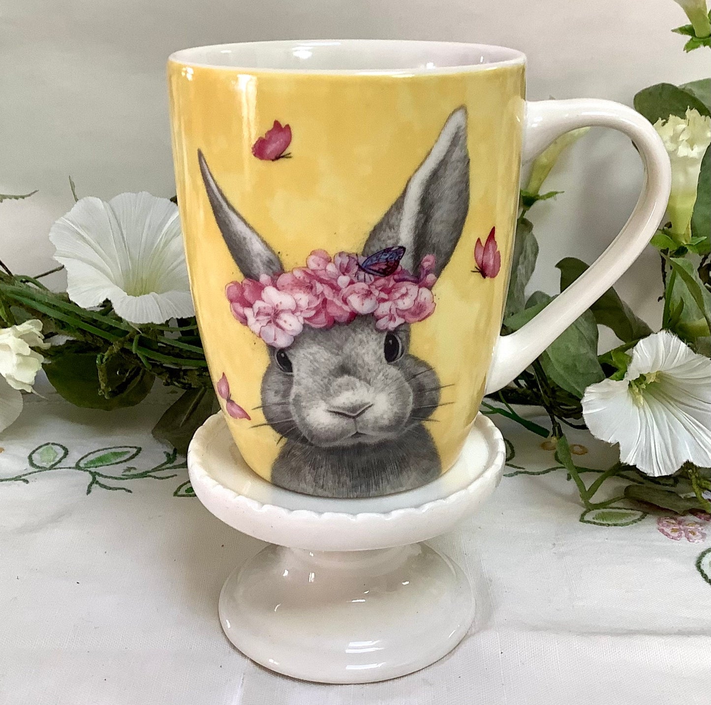 Mug porcelaine jaune lapin ht 10 cm