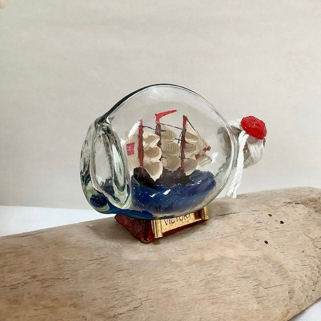 Bateau bouteille petit modèle décoration marine ht 5.5 cm