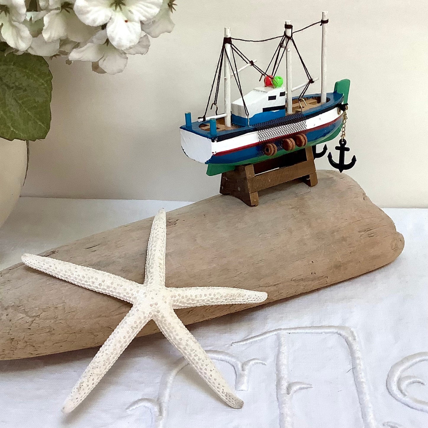 Bateau miniature bois chalutier bleu vert décoration marine ht 9 cm
