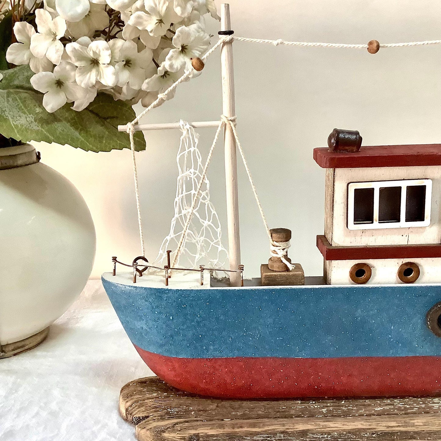 Bateau de pêche bois avec led décoration marine ht 21.5 cm