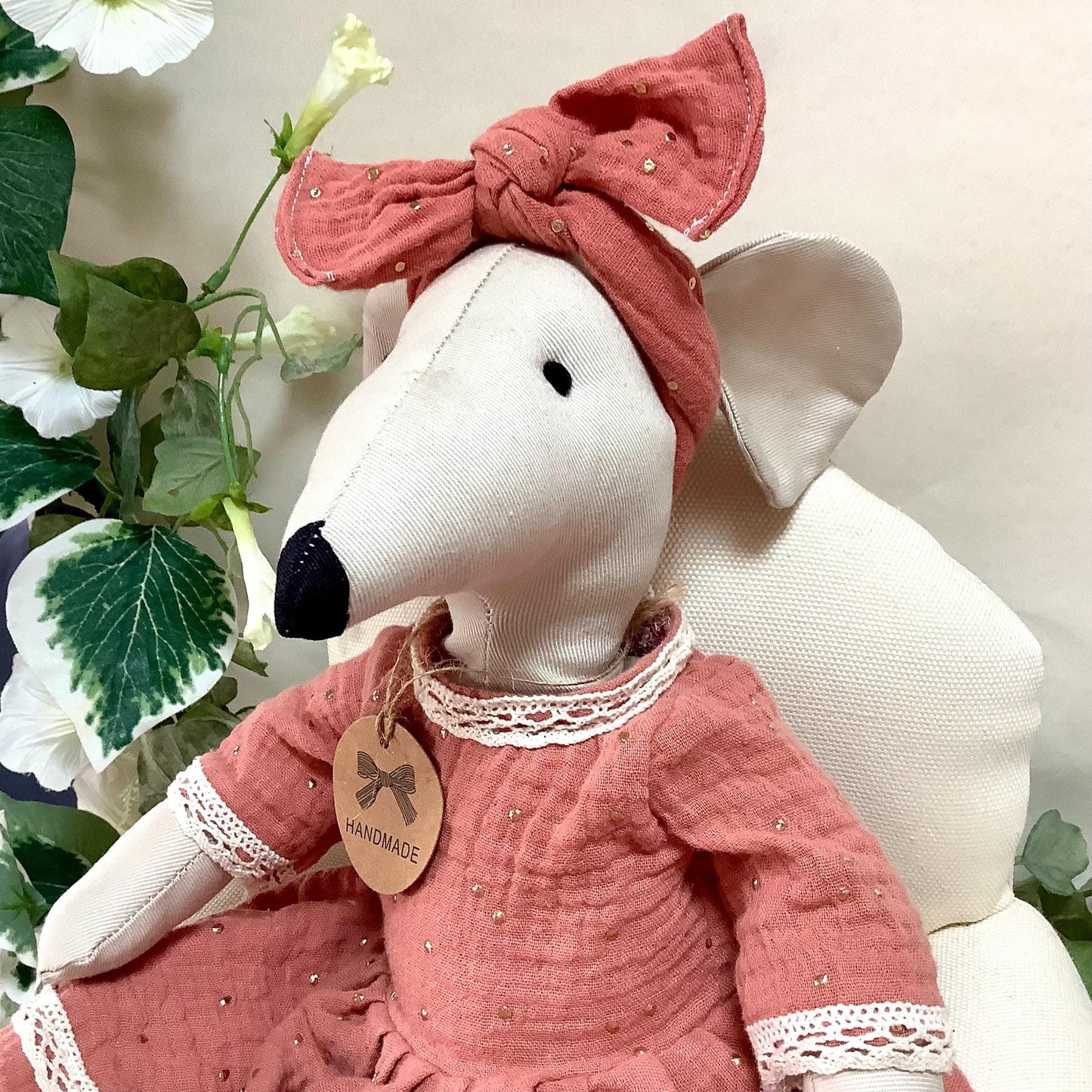 Peluche tissu souris robe rouge dentelle  ht 38 cm