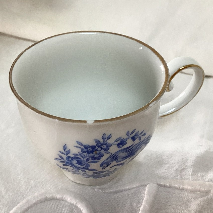 Pot à lait et tasses porcelaine bleu blanc vintage