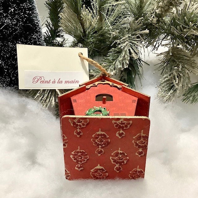 Décoration de Noël maison bois rouge modèle A