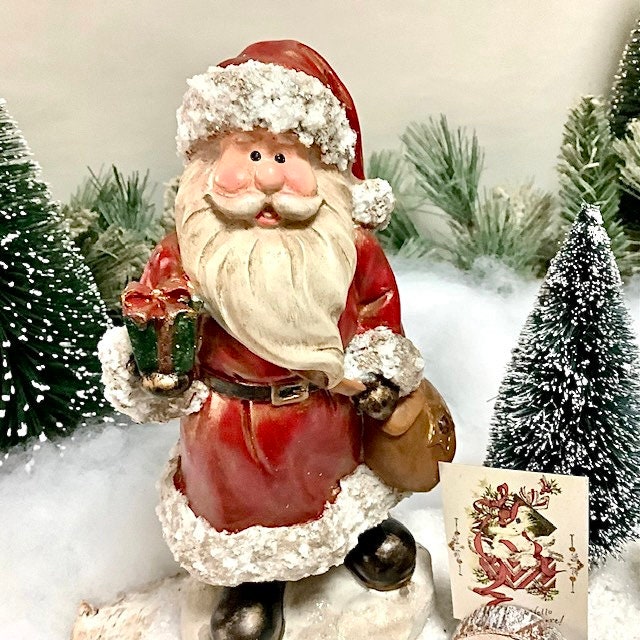 Composition de Noël lumineuse Père Noël cadeau ht 24.5 cm