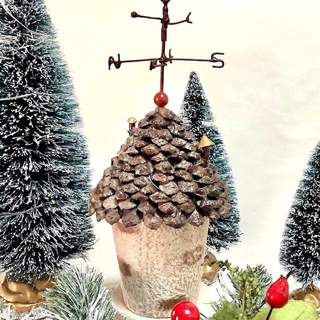 Composition de Noël lumineuse maison pomme de pin oiseau ht 28 cm