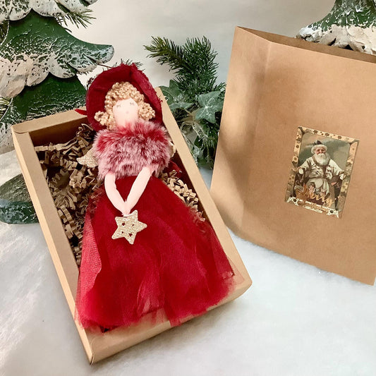 Poupée ange à suspendre rouge étoile