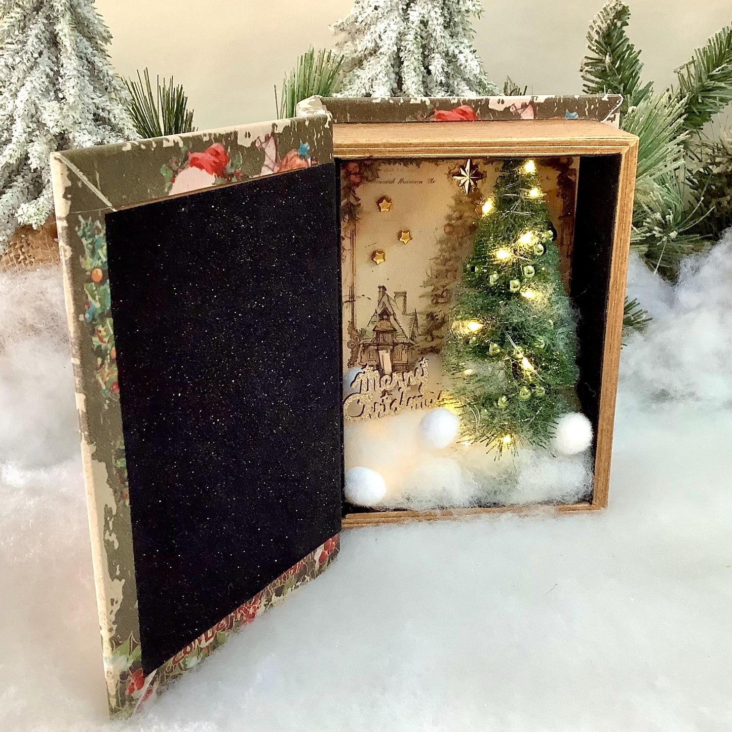 Décoration lumineuse dans livre bois scène de Noël vintage ht 17 cm