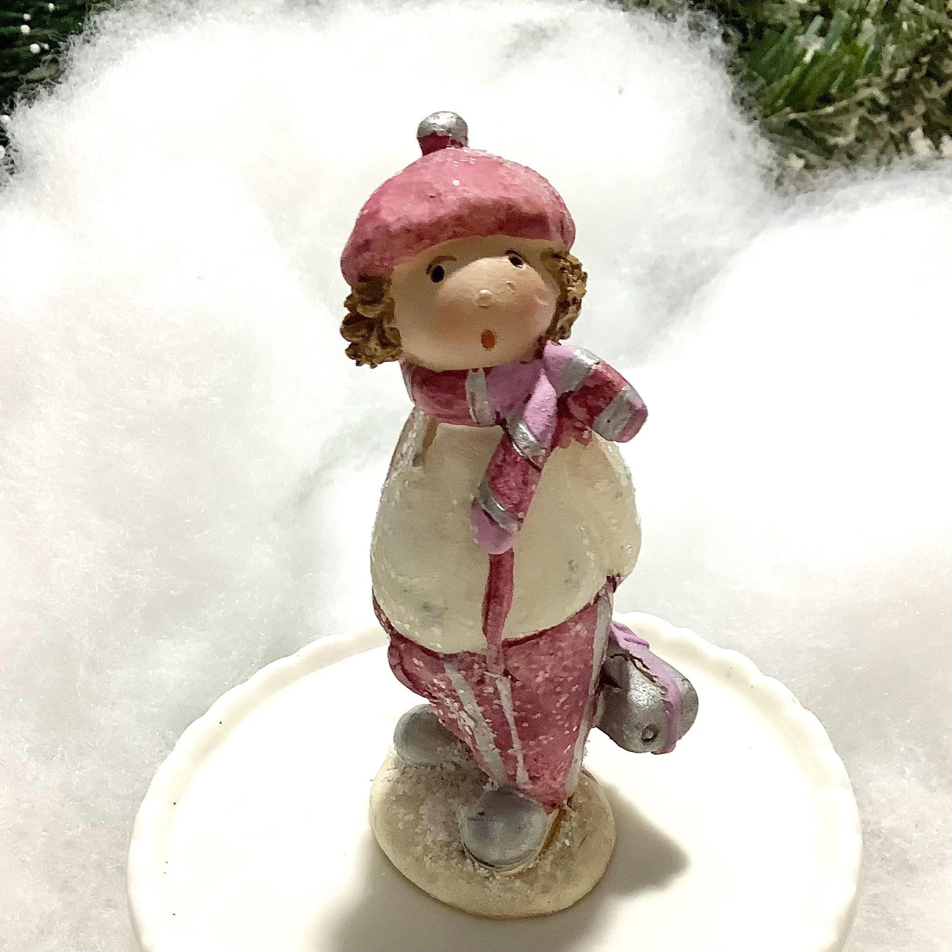 Décoration figurines naïves enfants céramique ht 8 cm modèle A