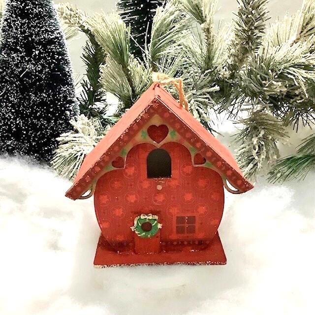 Décoration de Noël maison bois rouge modèle B