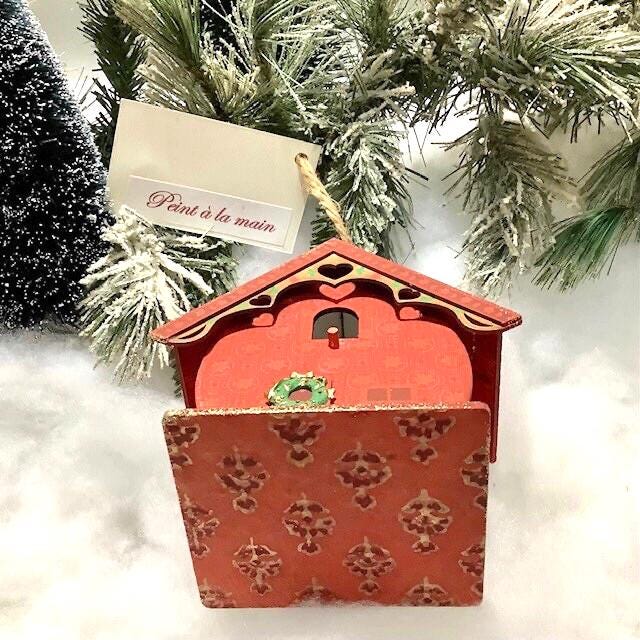 Décoration de Noël maison bois rouge modèle B