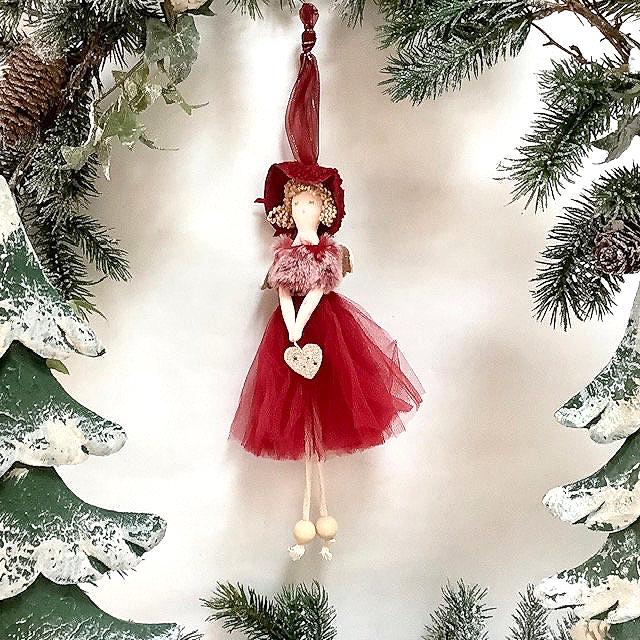 Poupée ange à suspendre rouge coeur