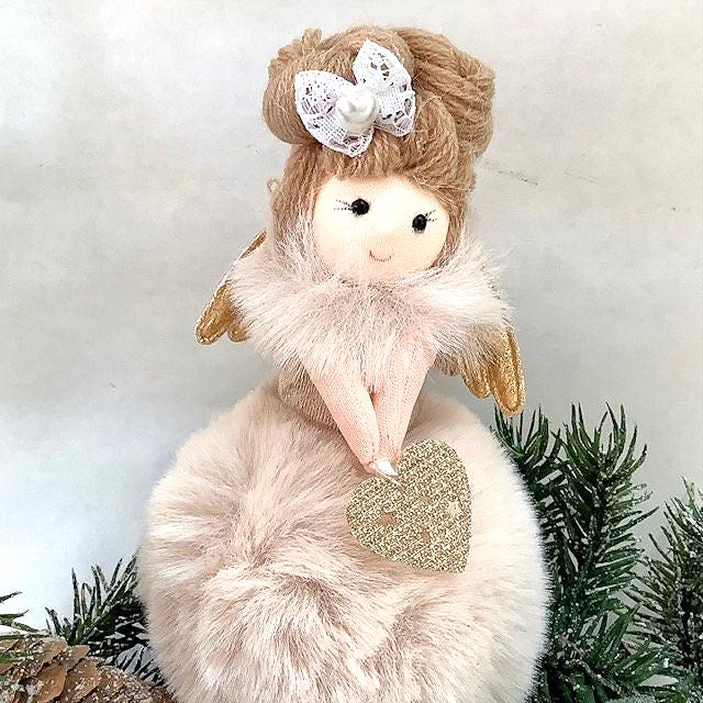 Poupée ange à poser beige pompon fourrure coeur