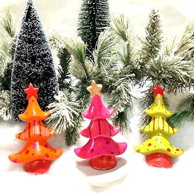 Sapin de Noël céramique orange rose vert ht 14 cm