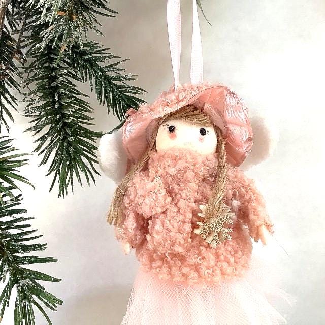 Poupée ange à suspendre rose flocon