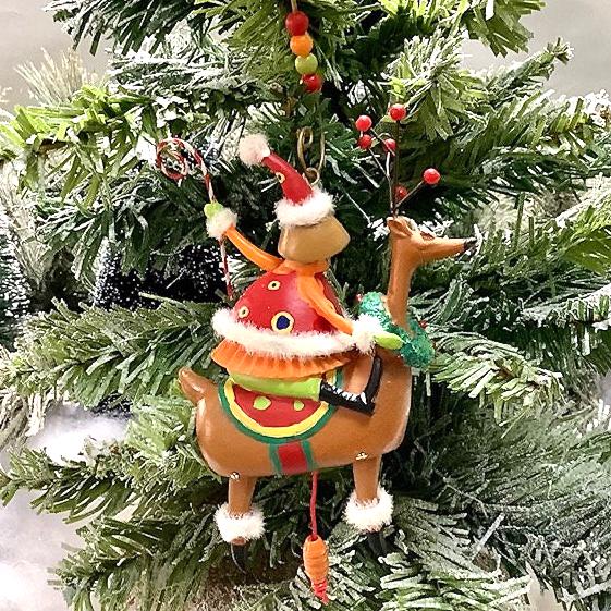 Suspension vintage petite fille sur renne ht 12 cm