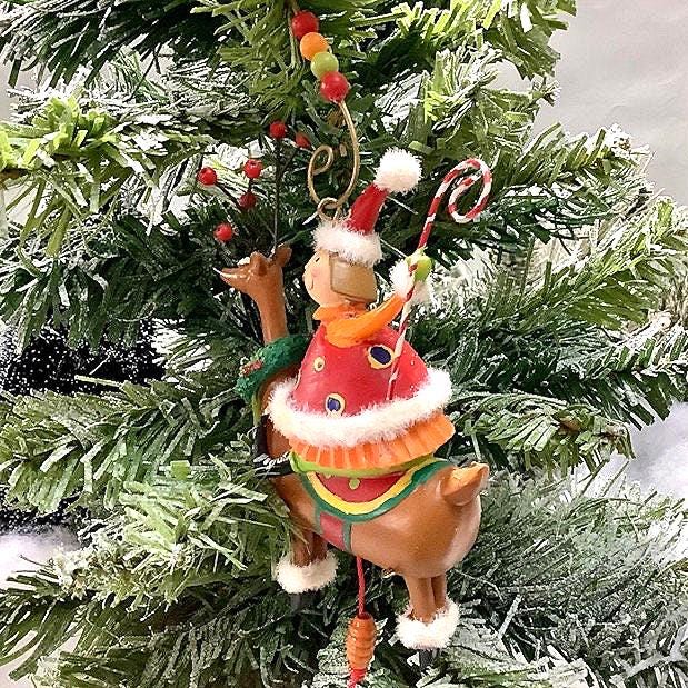 Suspension vintage petite fille sur renne ht 12 cm