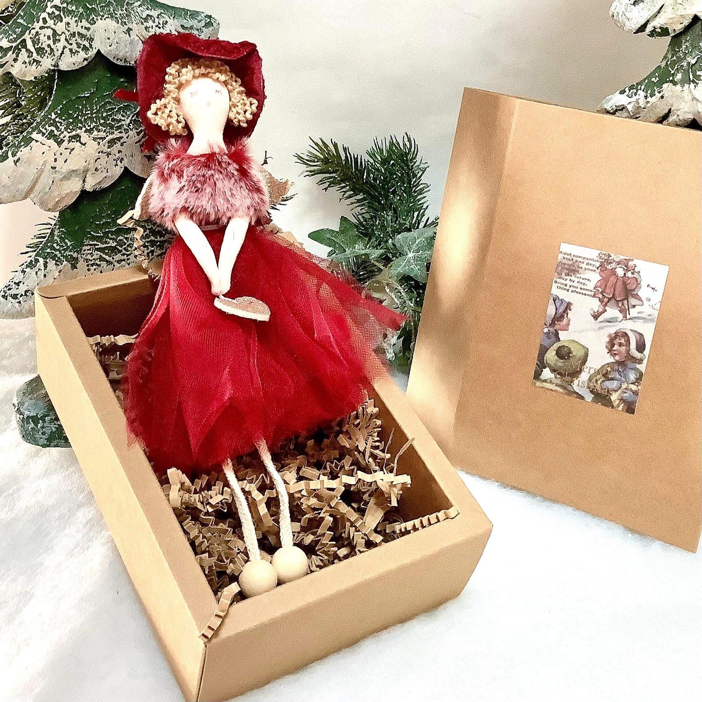 Poupée ange à suspendre rouge coeur