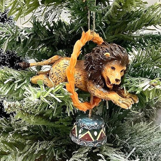 Décoration lion suspension résine ht 10 cm