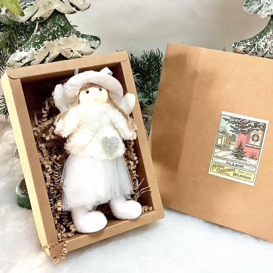 Poupée ange à suspendre blanc coeur