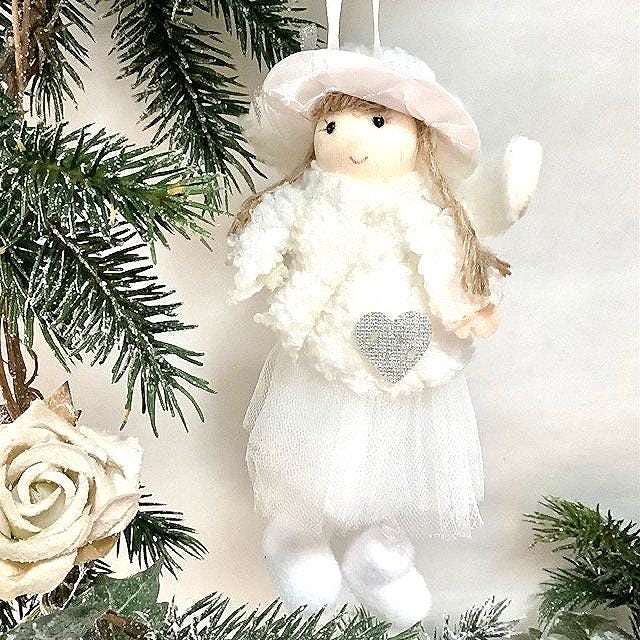Poupée ange à suspendre blanc coeur
