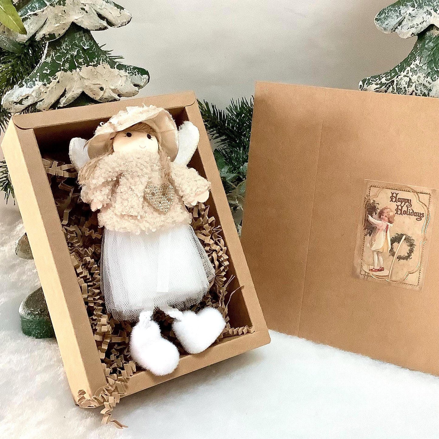 Poupée ange à suspendre beige coeur