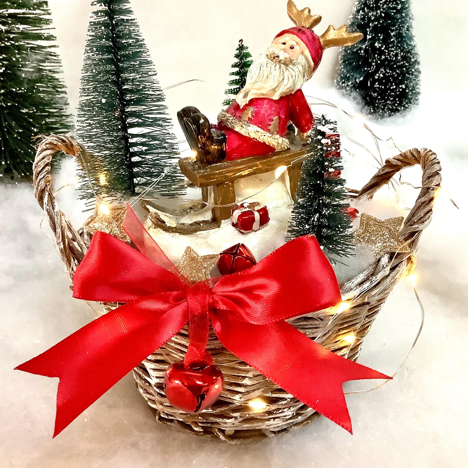 Décoration de Noël lumineuse lutin sur luge ht 18 cm