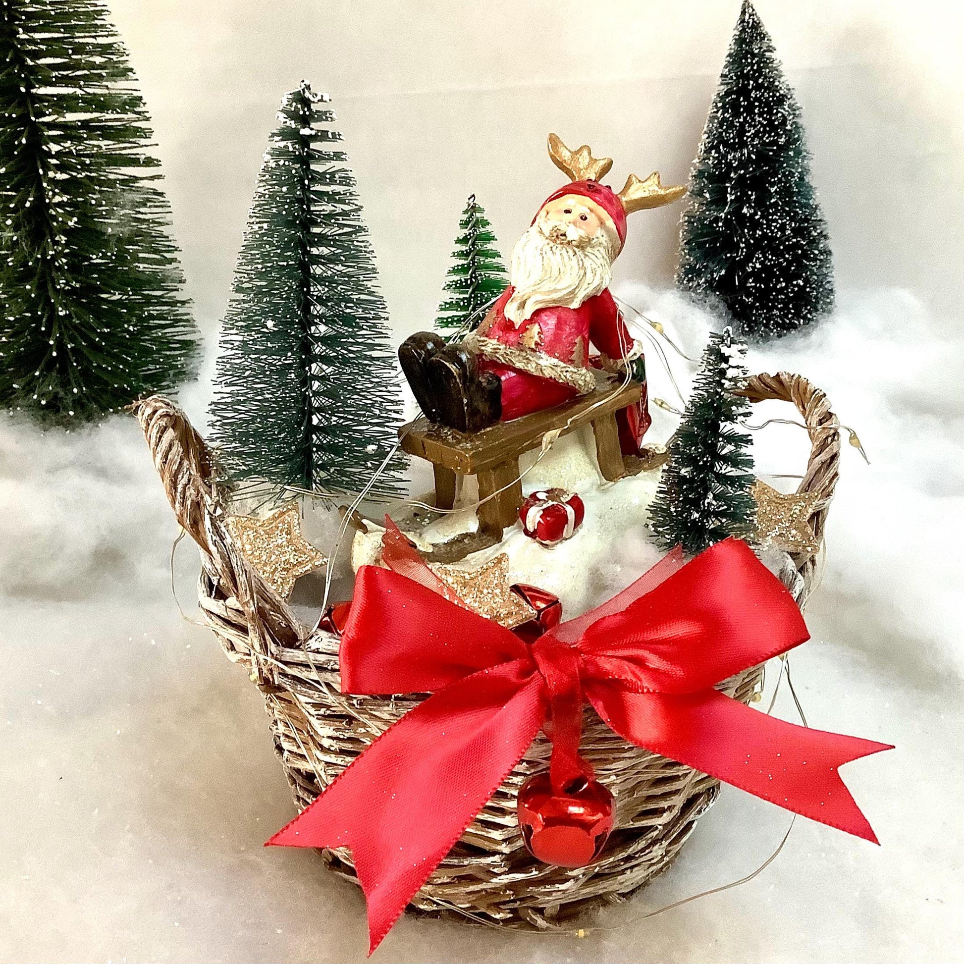 Décoration de Noël lumineuse lutin sur luge ht 18 cm