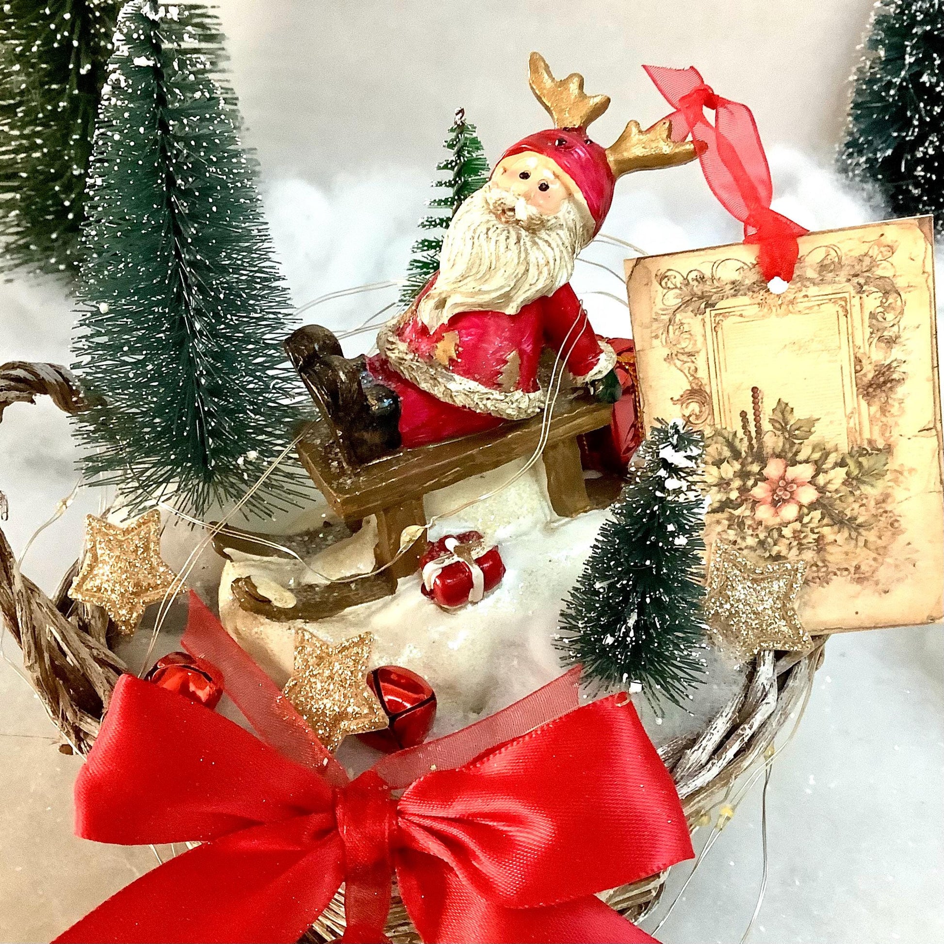 Décoration de Noël lumineuse lutin sur luge ht 18 cm