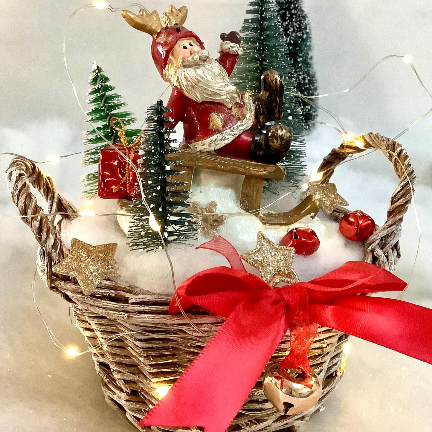 Décoration de Noël lumineuse lutin sur luge ht 18 cm