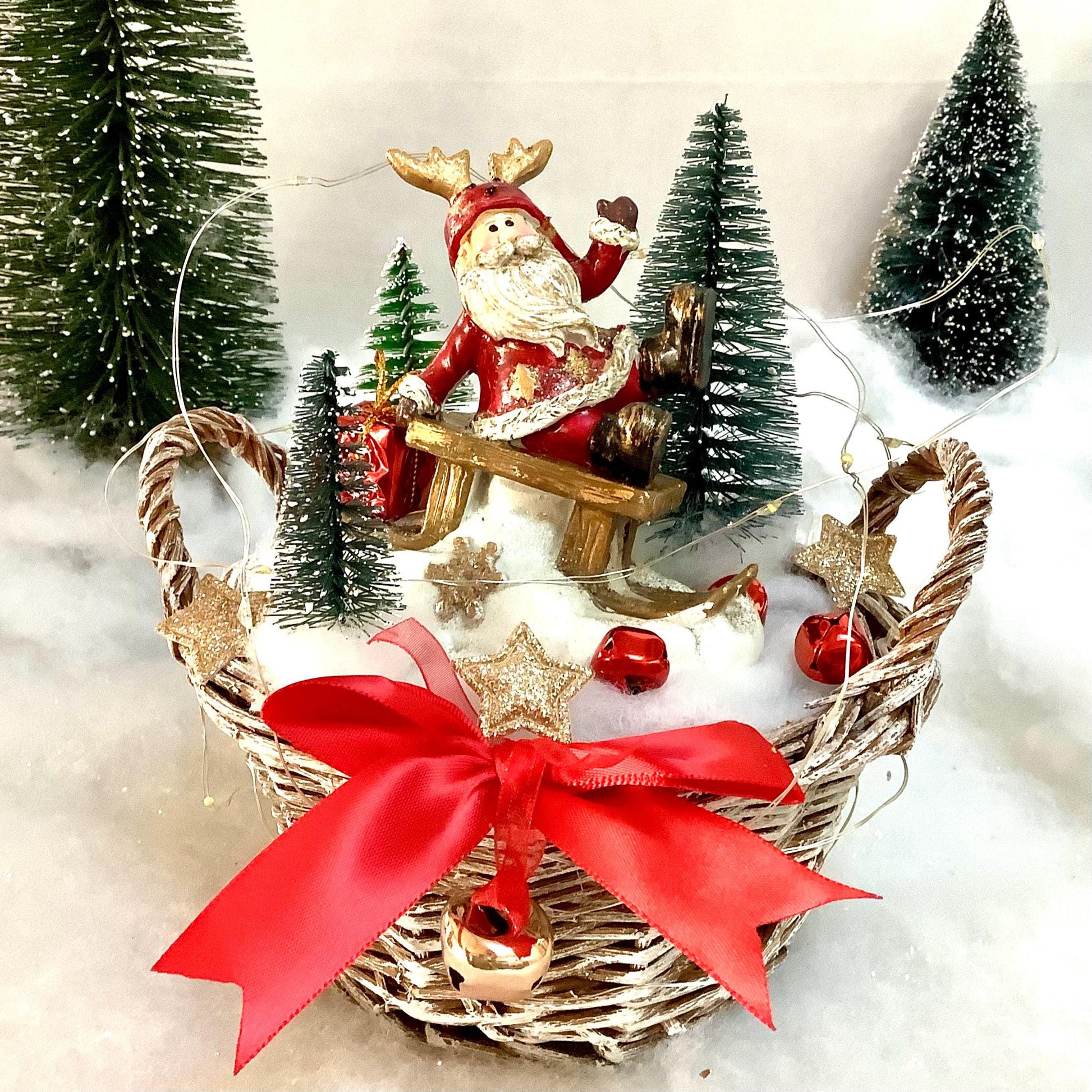 Décoration de Noël lumineuse lutin sur luge ht 18 cm