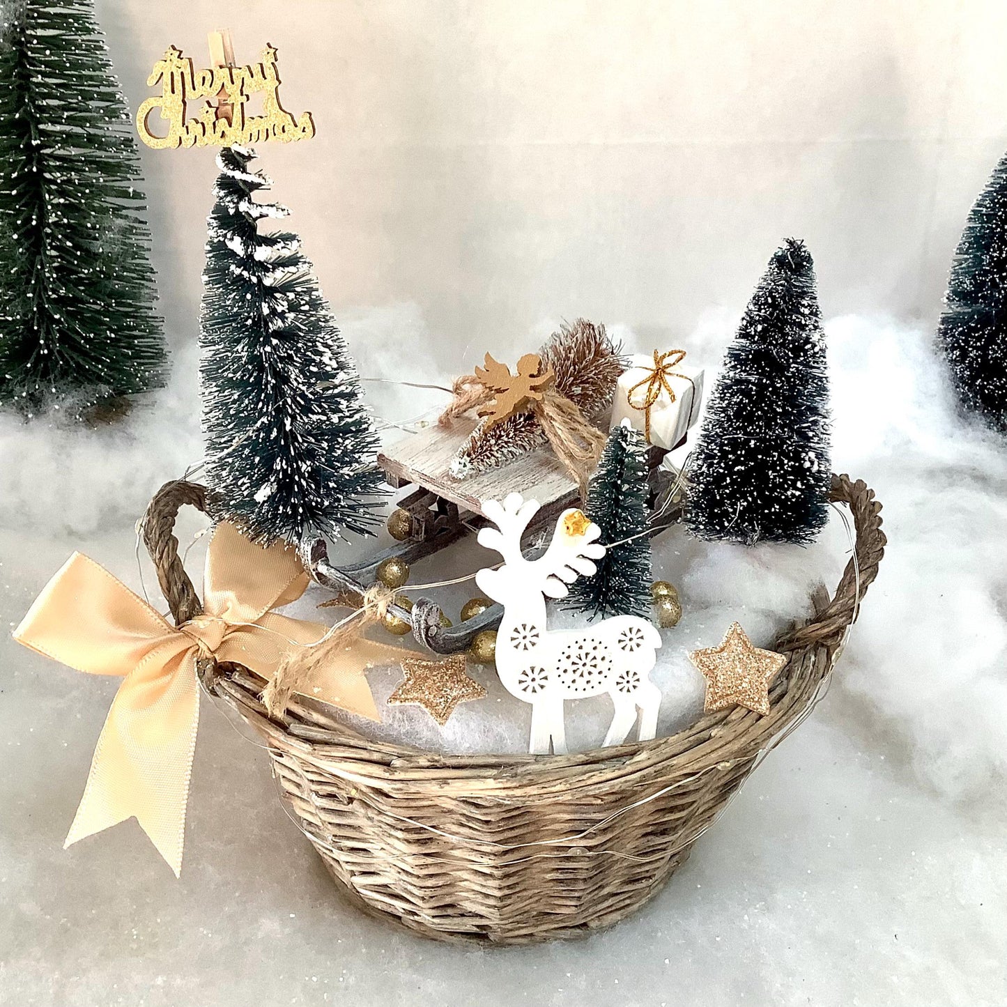 Décoration de Noël lumineuse lutin sur luge ht 23 cm