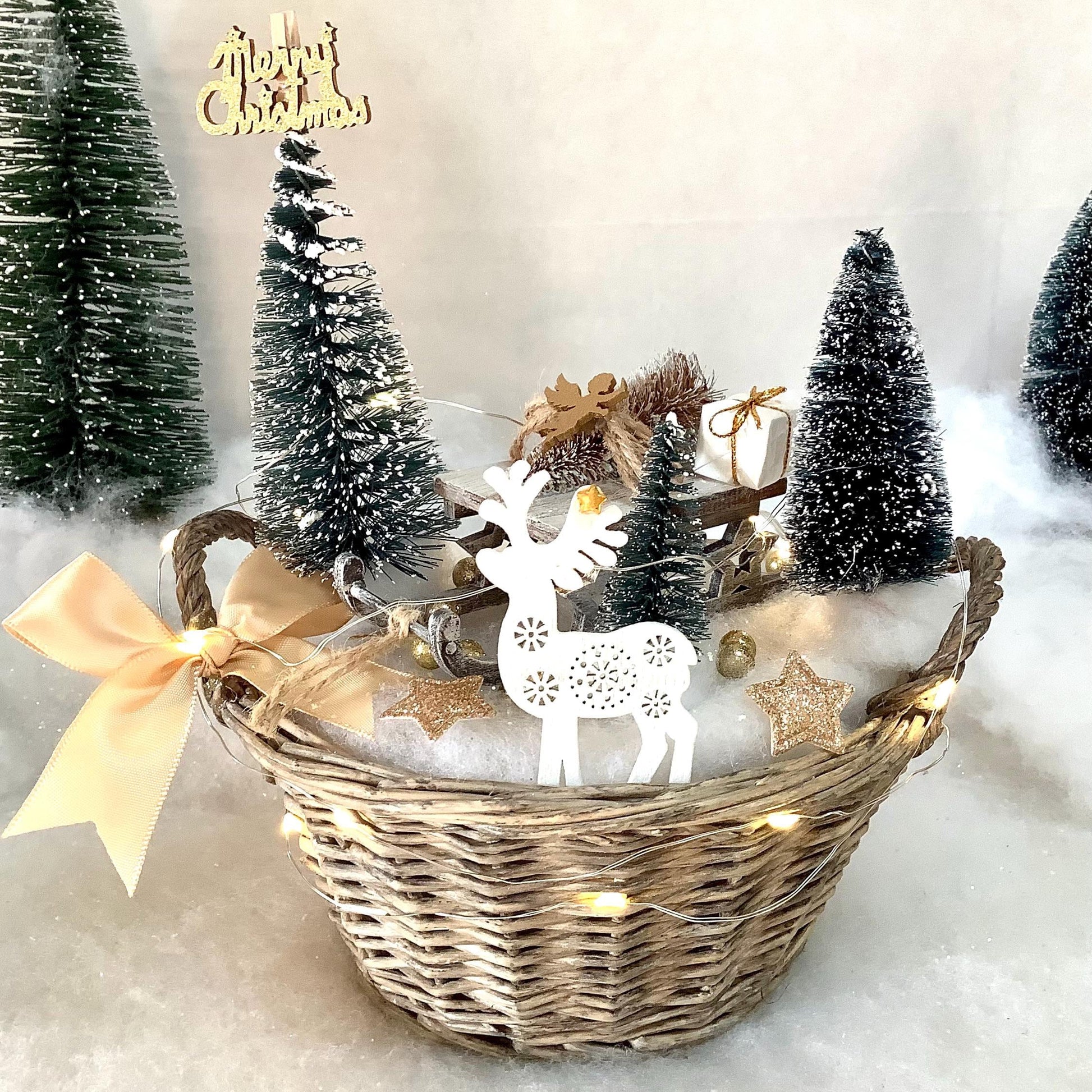 Décoration de Noël lumineuse lutin sur luge ht 23 cm