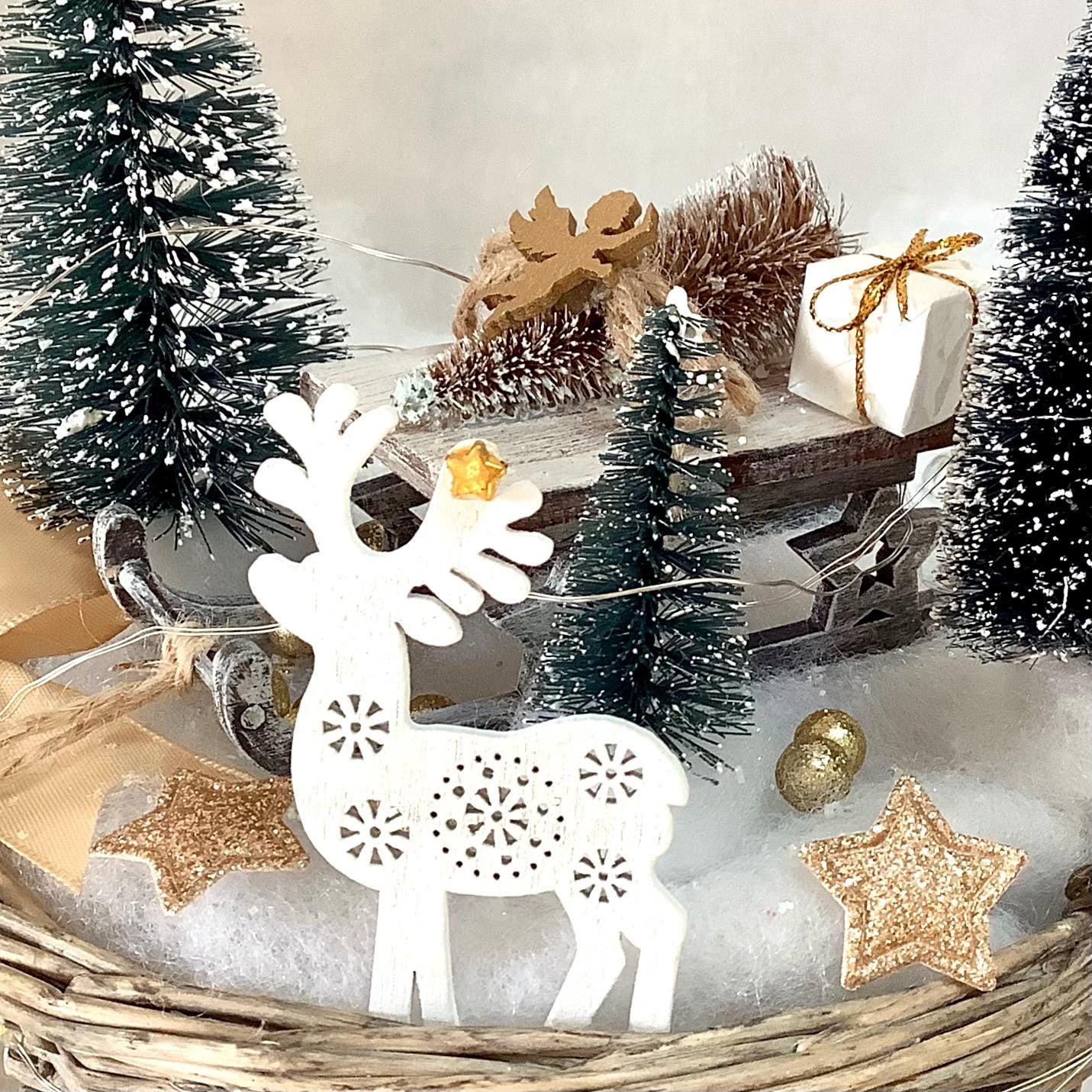 Décoration de Noël lumineuse lutin sur luge ht 23 cm