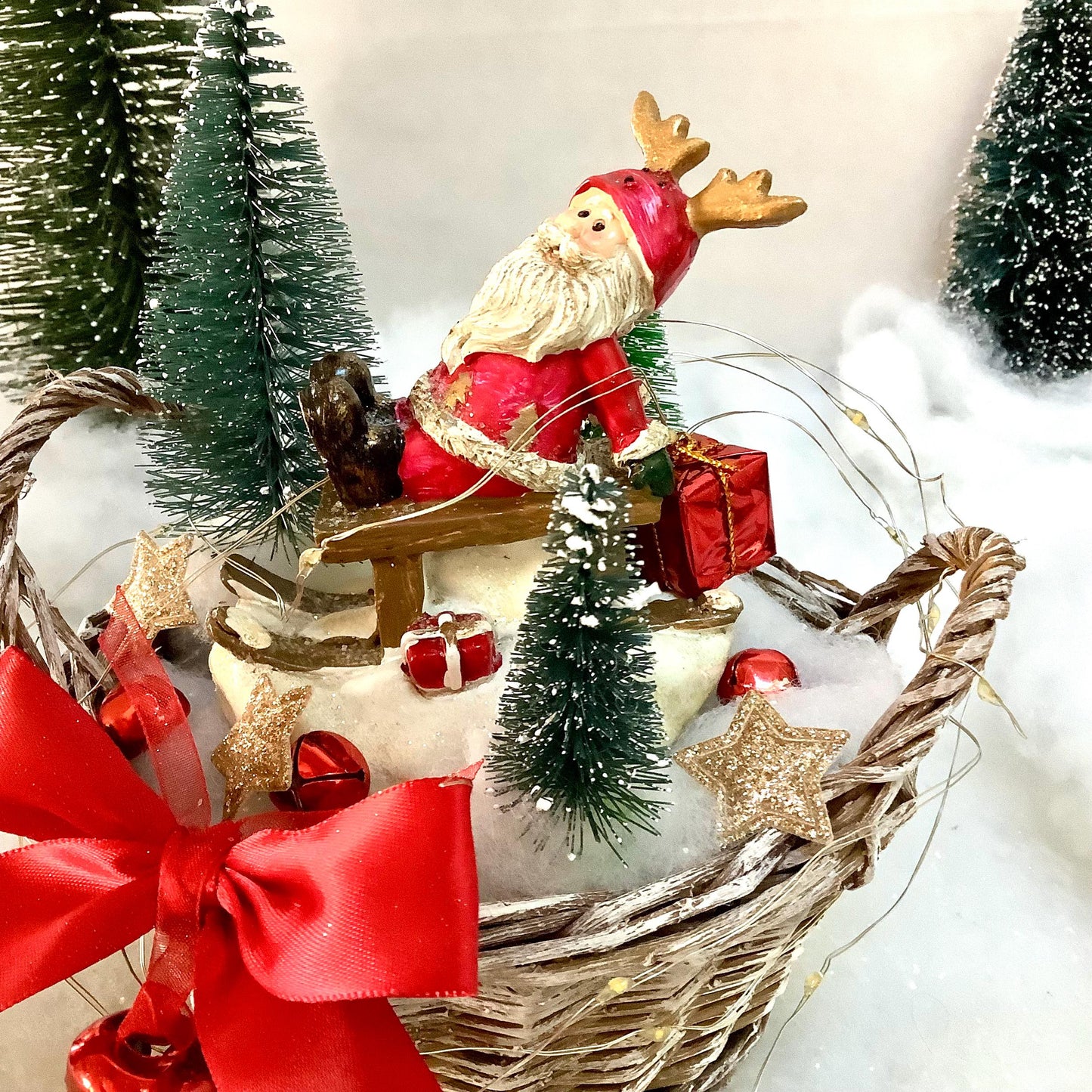 Décoration de Noël lumineuse lutin sur luge ht 18 cm