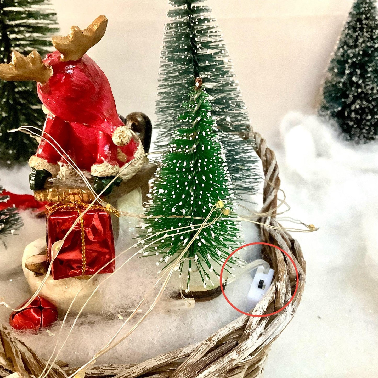 Décoration de Noël lumineuse lutin sur luge ht 18 cm