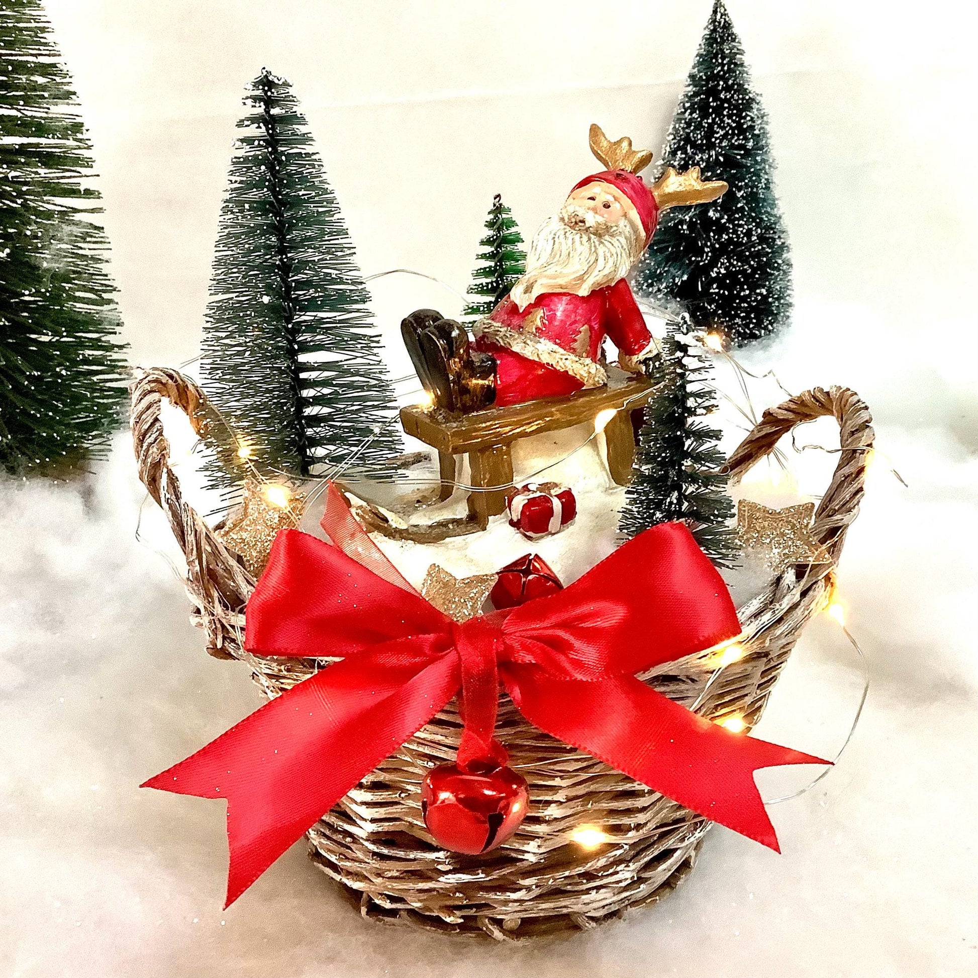 Décoration de Noël lumineuse lutin sur luge ht 18 cm