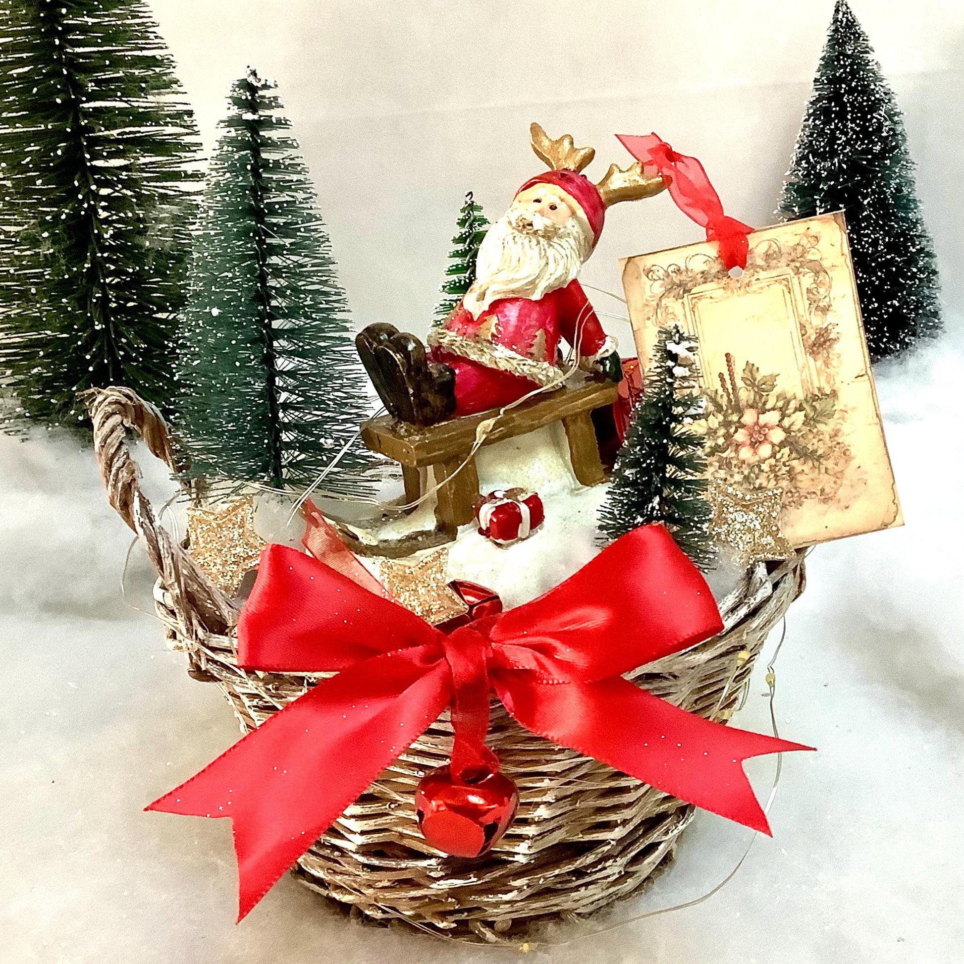 Décoration de Noël lumineuse lutin sur luge ht 18 cm