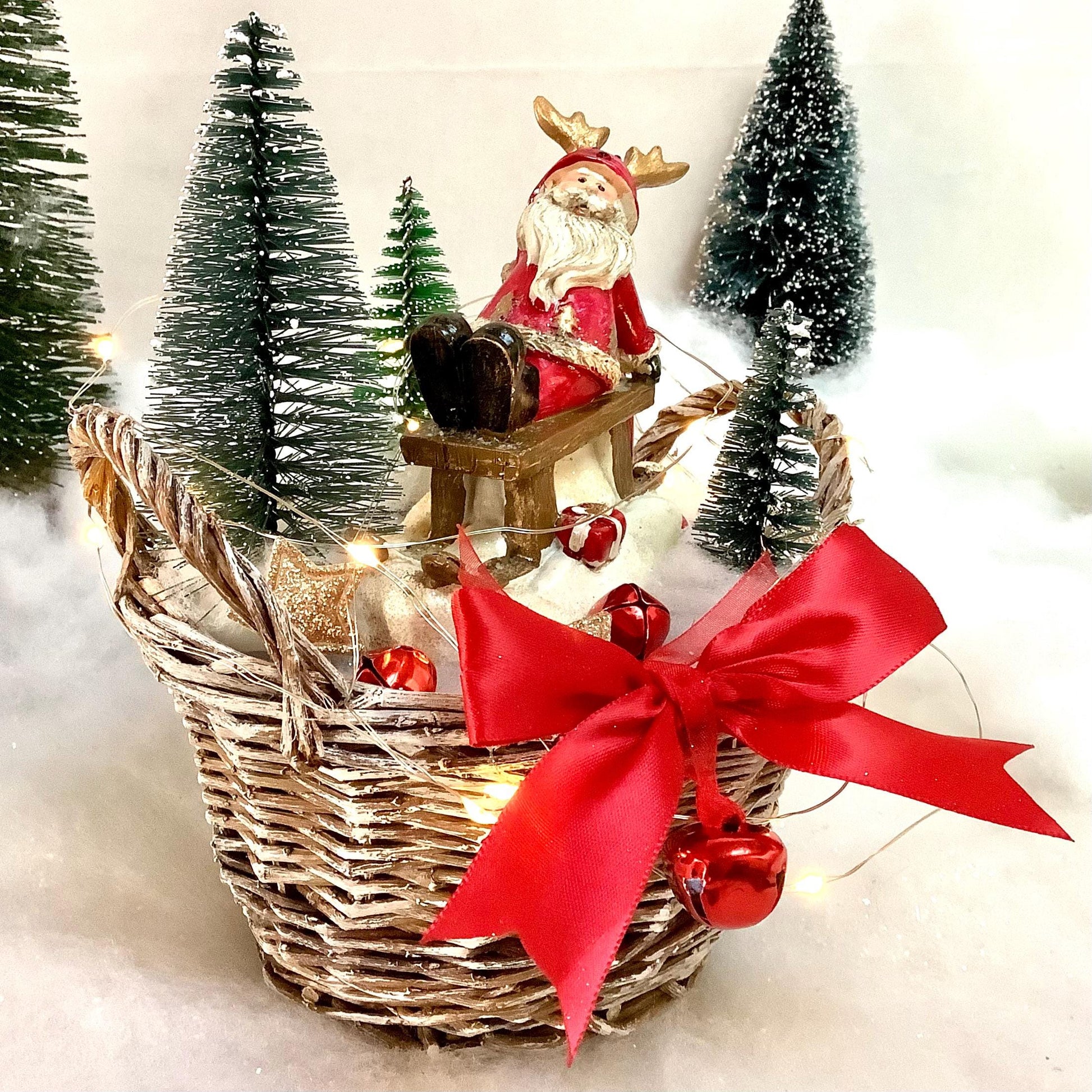 Décoration de Noël lumineuse lutin sur luge ht 18 cm